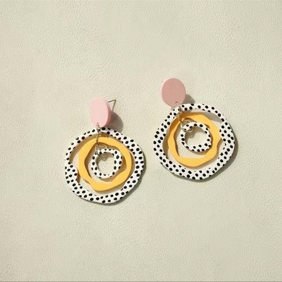 Lightweight Retro Acrylic Dangle Earrings Pink Yellow Black polka dots - Picture 1 of 5